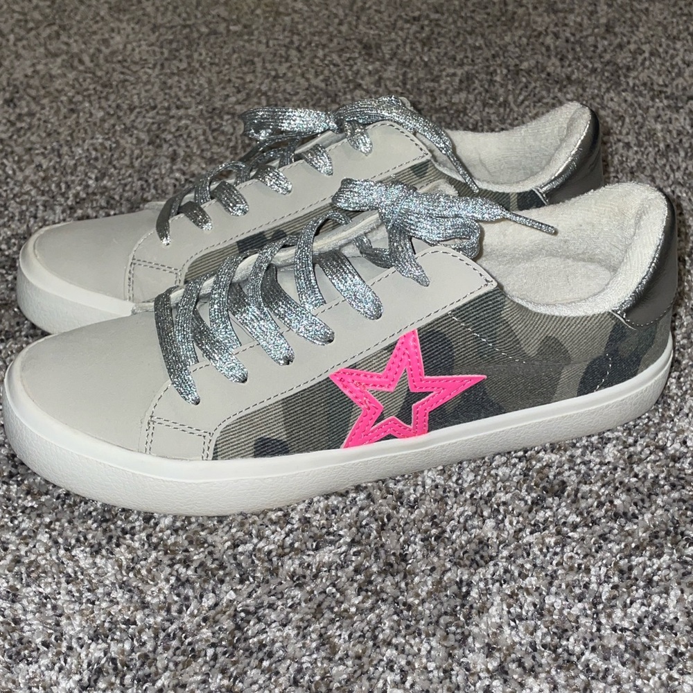 Women’s Camo Pink Star Sneakers